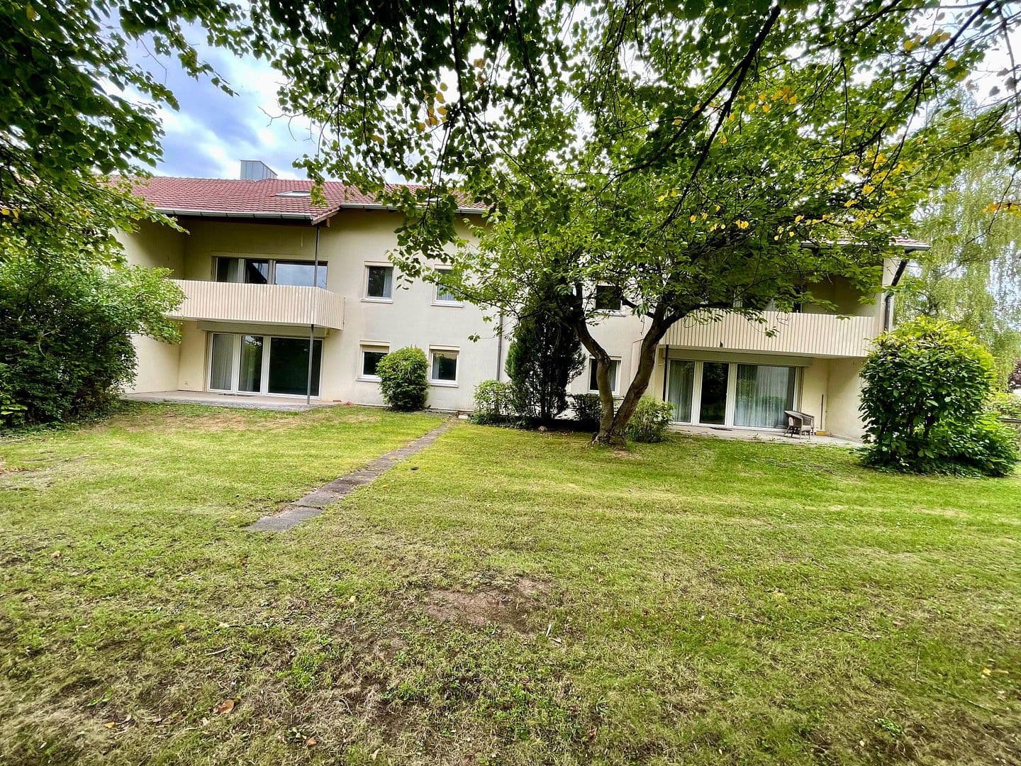 Predaj domu 554 m², pozemek 850 m², Spiegelgartenstr. 40, Herzogenaurach, Bavorsko Predaj domu 554 m², pozemek 850 m², Spiegelgartenstr. 40, Herzogenaurach, Bavorsko
