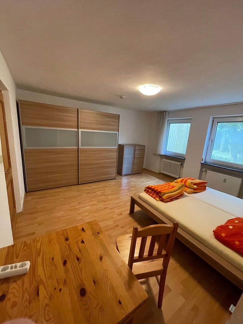 Predaj domu 554 m², pozemek 850 m², Spiegelgartenstr. 40, Herzogenaurach, Bavorsko Predaj domu 554 m², pozemek 850 m², Spiegelgartenstr. 40, Herzogenaurach, Bavorsko