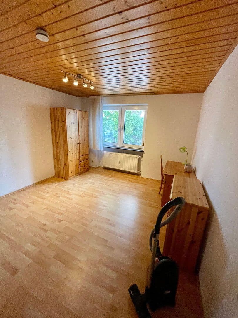Predaj domu 554 m², pozemek 850 m², Spiegelgartenstr. 40, Herzogenaurach, Bavorsko Predaj domu 554 m², pozemek 850 m², Spiegelgartenstr. 40, Herzogenaurach, Bavorsko