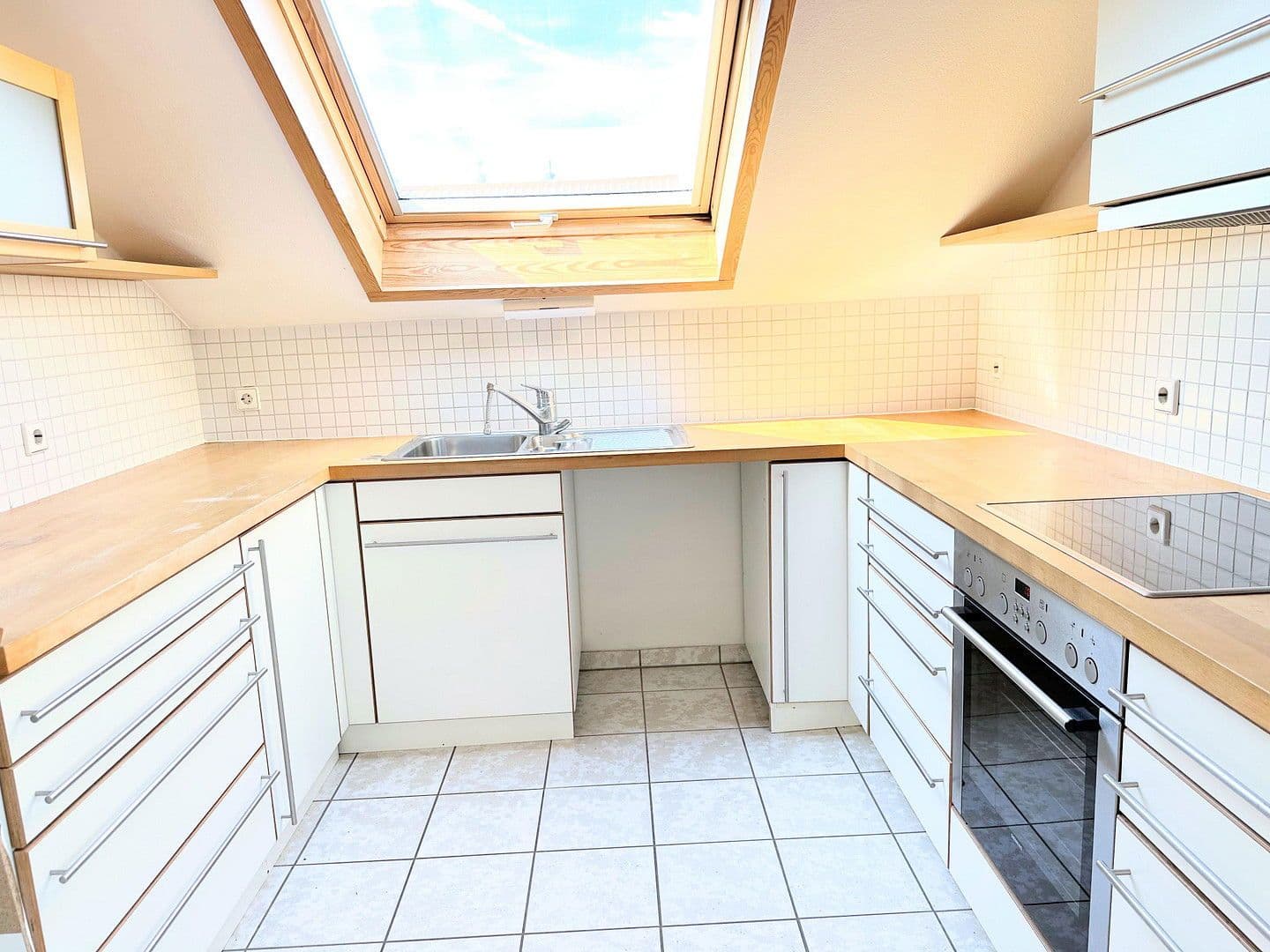 Predaj domu 320 m², pozemek 538 m², Gustav-Werner-Straße 10, Bönnigheim, Bádensko-Wurttembersko Predaj domu 320 m², pozemek 538 m², Gustav-Werner-Straße 10, Bönnigheim, Bádensko-Wurttembersko