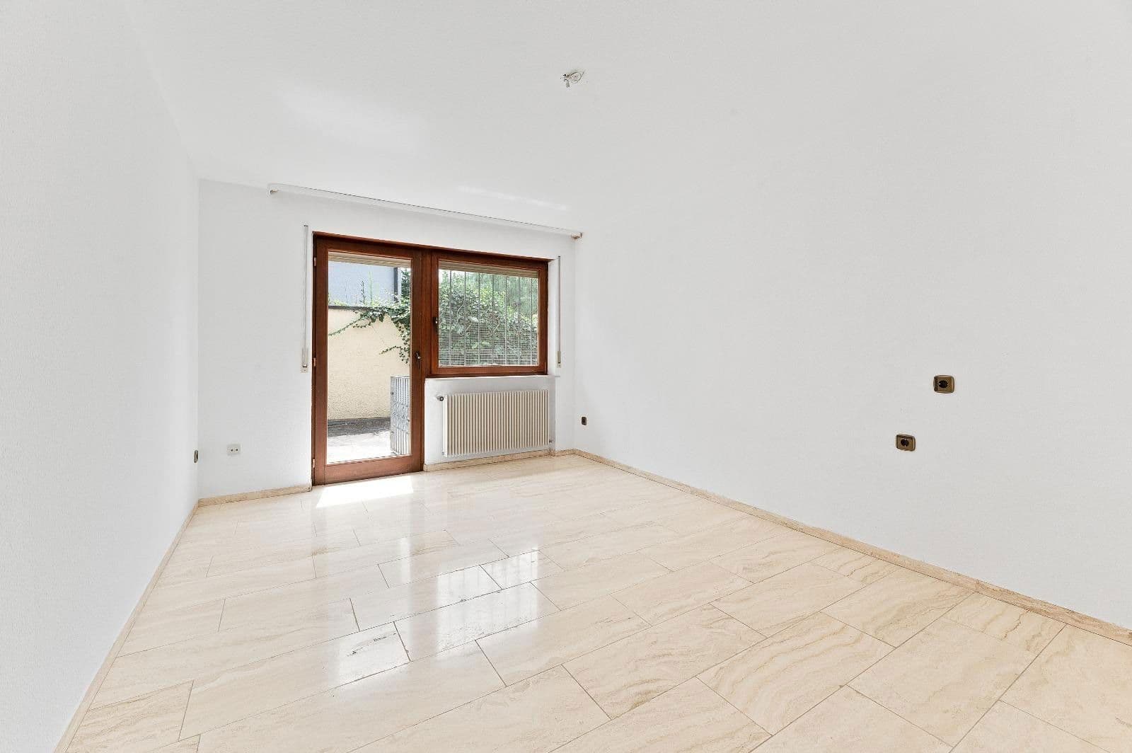 Predaj domu 320 m², pozemek 538 m², Gustav-Werner-Straße 10, Bönnigheim, Bádensko-Wurttembersko Predaj domu 320 m², pozemek 538 m², Gustav-Werner-Straße 10, Bönnigheim, Bádensko-Wurttembersko