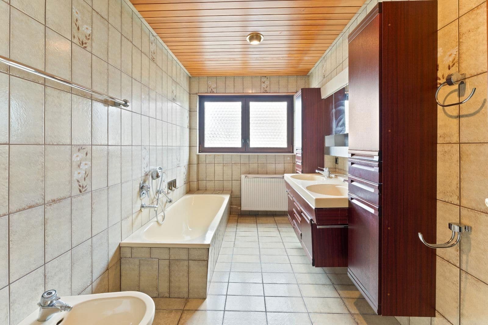 Predaj domu 320 m², pozemek 538 m², Gustav-Werner-Straße 10, Bönnigheim, Bádensko-Wurttembersko Predaj domu 320 m², pozemek 538 m², Gustav-Werner-Straße 10, Bönnigheim, Bádensko-Wurttembersko