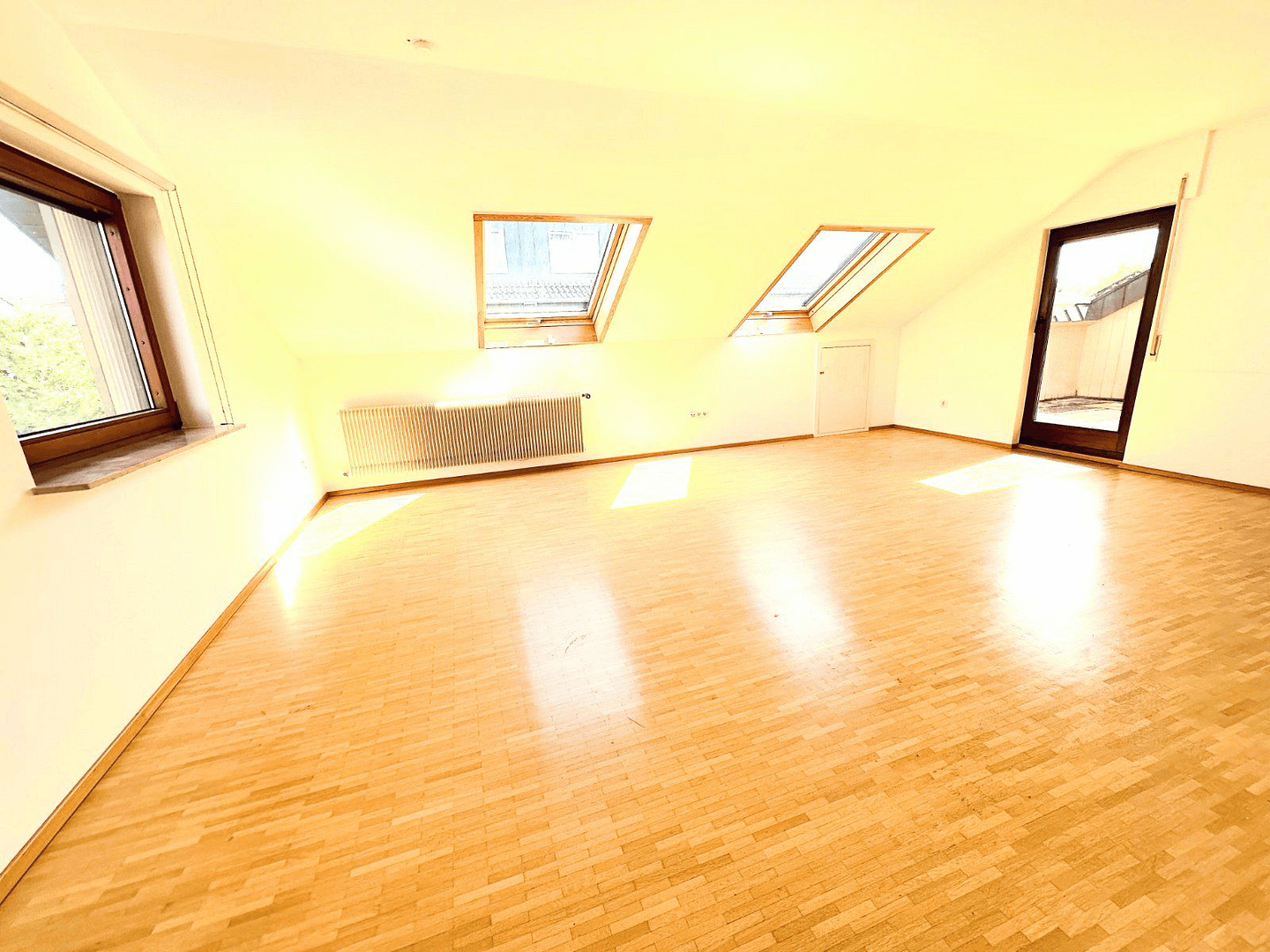 Predaj domu 320 m², pozemek 538 m², Gustav-Werner-Straße 10, Bönnigheim, Bádensko-Wurttembersko Predaj domu 320 m², pozemek 538 m², Gustav-Werner-Straße 10, Bönnigheim, Bádensko-Wurttembersko