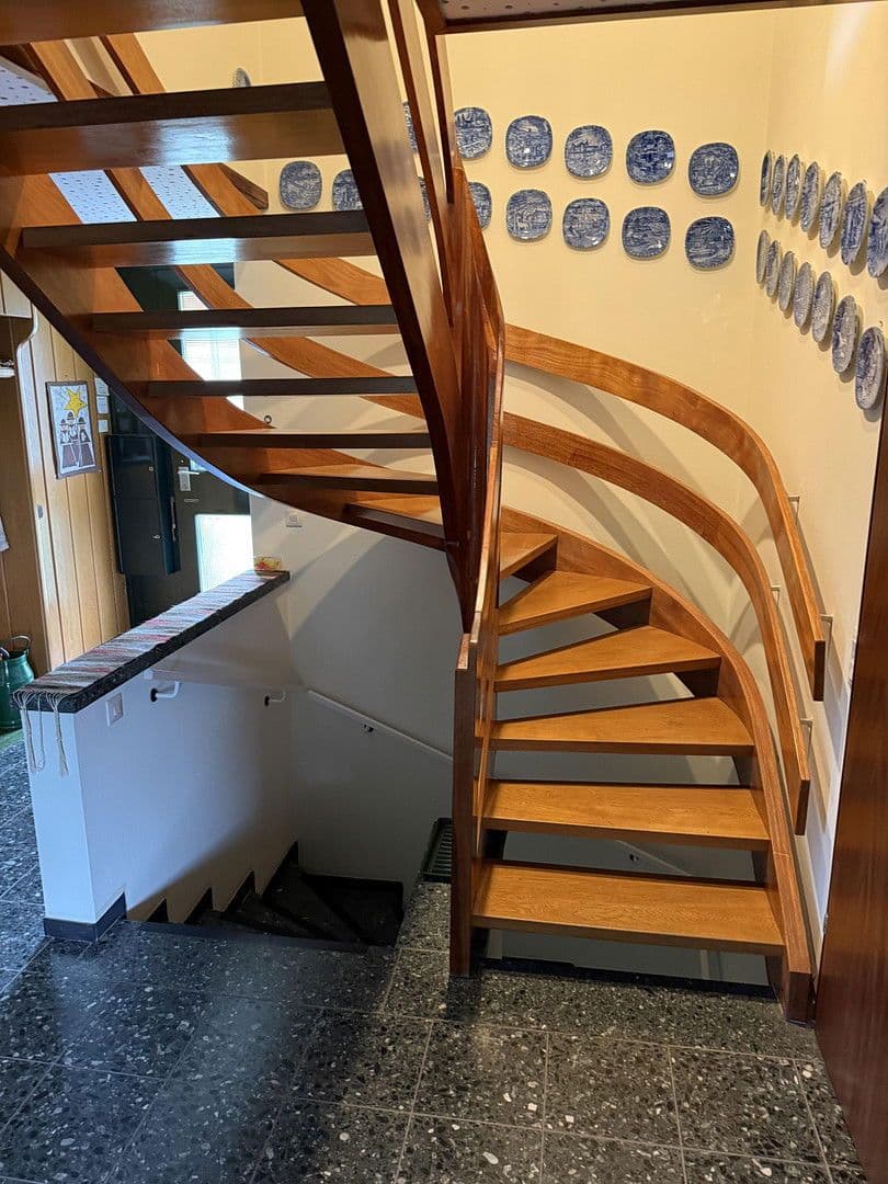 Predaj domu 190 m², pozemek 1.248 m², Reinhardshagen, Hesensko Predaj domu 190 m², pozemek 1.248 m², Reinhardshagen, Hesensko