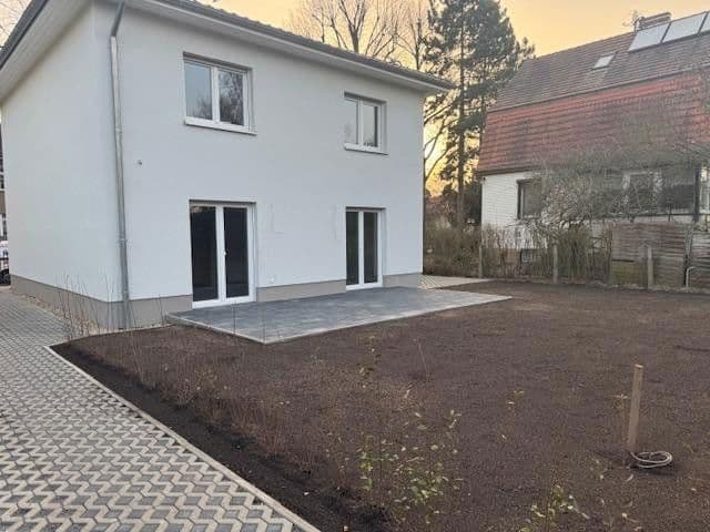 Prenájom domu 137 m², pozemek 300 m², Tiniusstr. 35, Berlin, Berlín Prenájom domu 137 m², pozemek 300 m², Tiniusstr. 35, Berlin, Berlín