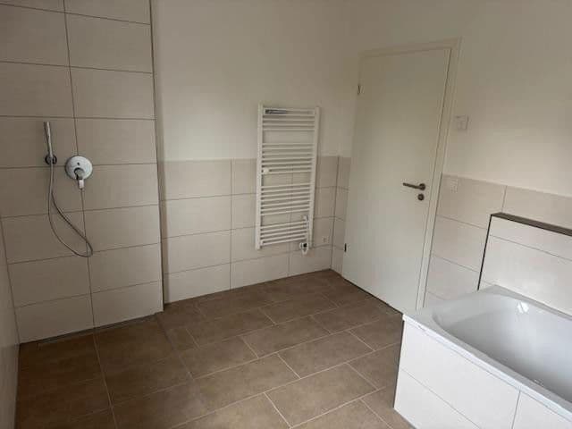 Prenájom domu 137 m², pozemek 300 m², Tiniusstr. 35, Berlin, Berlín Prenájom domu 137 m², pozemek 300 m², Tiniusstr. 35, Berlin, Berlín