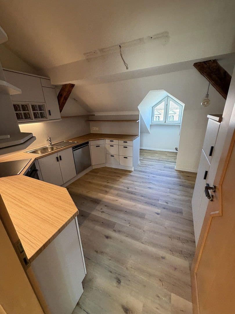 Prenájom bytu 4-izbový 151 m², Westliche Stadtmauerstraße 64, Erlangen, Bavorsko Prenájom bytu 4-izbový 151 m², Westliche Stadtmauerstraße 64, Erlangen, Bavorsko