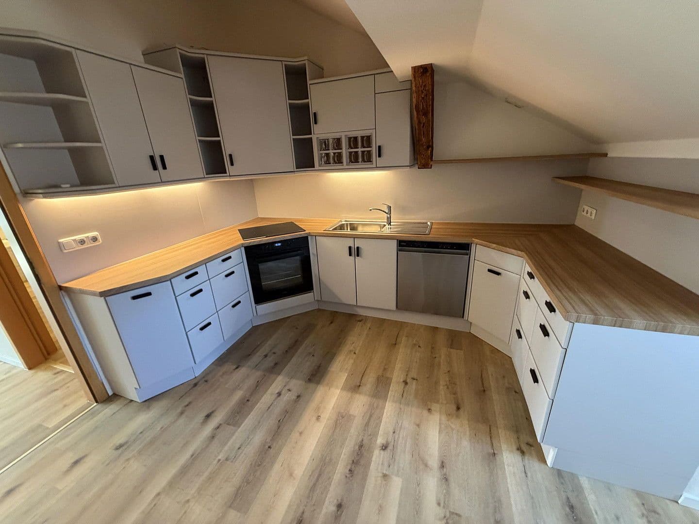 Prenájom bytu 4-izbový 151 m², Westliche Stadtmauerstraße 64, Erlangen, Bavorsko Prenájom bytu 4-izbový 151 m², Westliche Stadtmauerstraße 64, Erlangen, Bavorsko