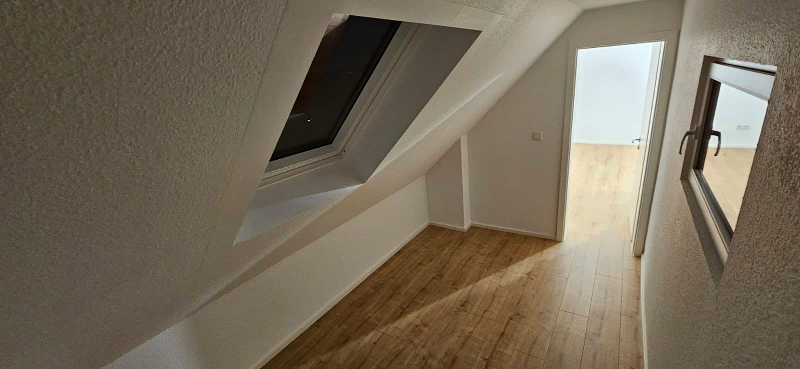 Prenájom bytu 2-izbový 55 m², Schlesische Straße 61, Düsseldorf, Severné Porýnie - Westfálsko Prenájom bytu 2-izbový 55 m², Schlesische Straße 61, Düsseldorf, Severné Porýnie - Westfálsko