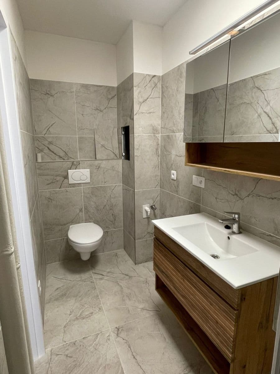 Prenájom bytu 1-izbový 36 m², Pod Lipami, Praha, Praha Prenájom bytu 1-izbový 36 m², Pod Lipami, Praha, Praha