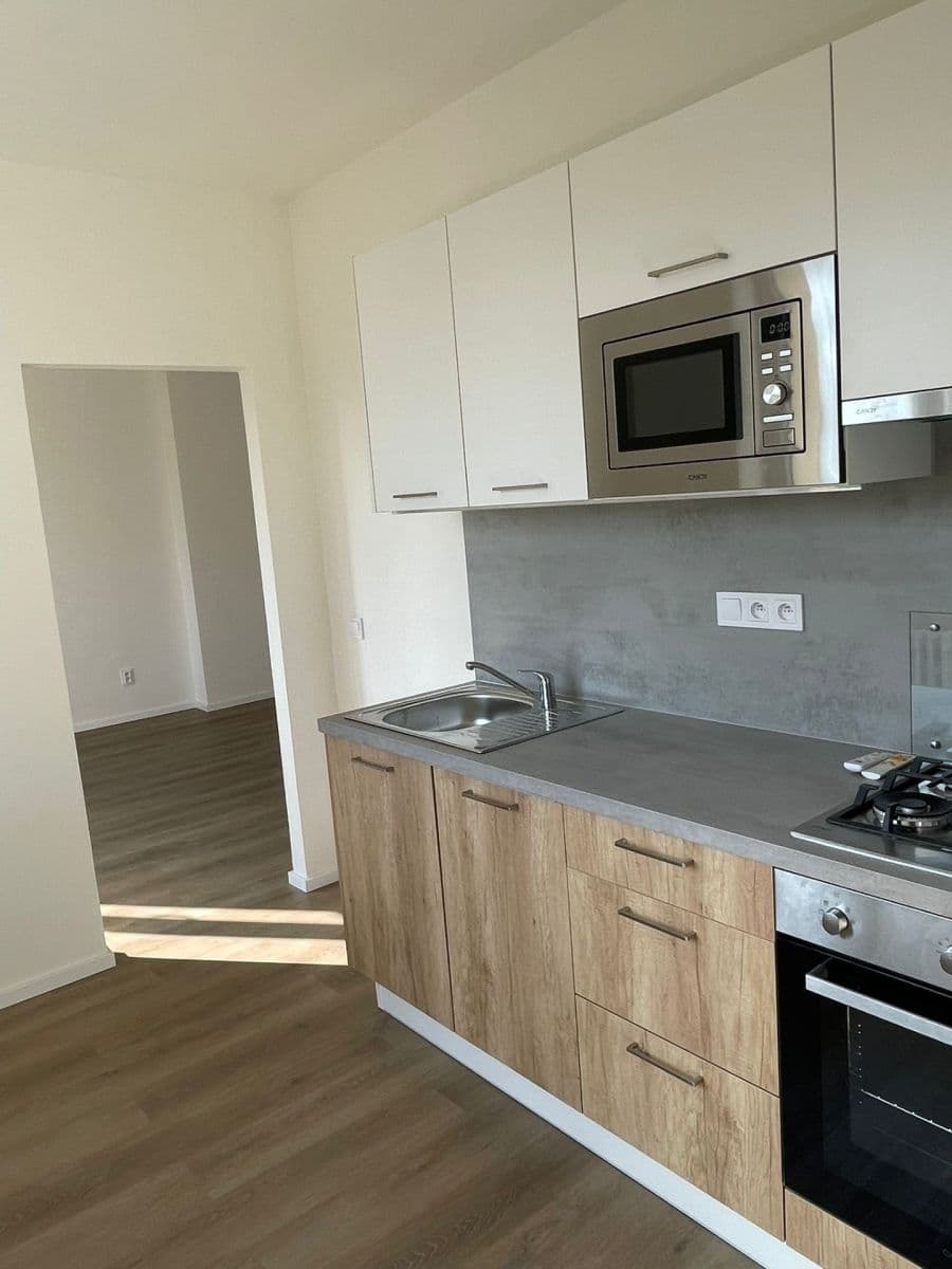 Prenájom bytu 1-izbový 36 m², Pod Lipami, Praha, Praha Prenájom bytu 1-izbový 36 m², Pod Lipami, Praha, Praha