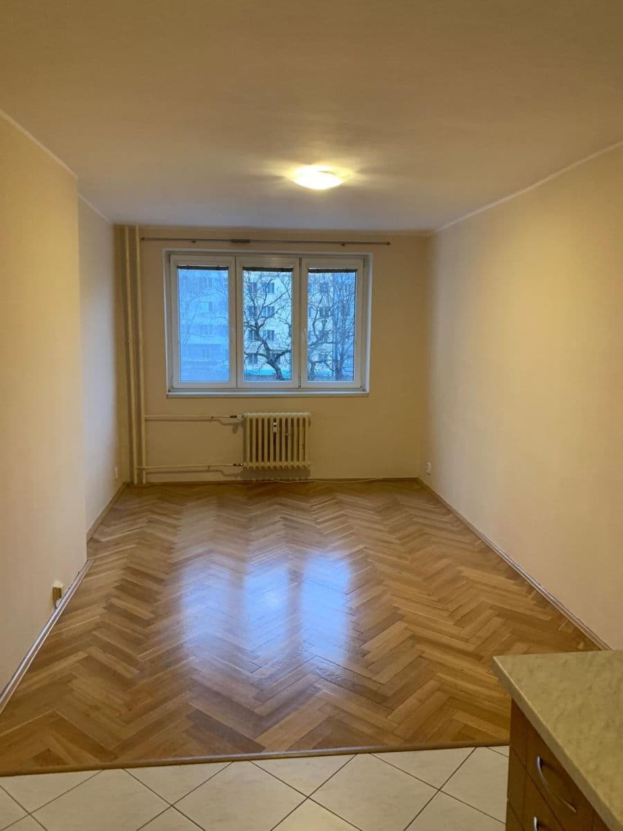 Prenájom bytu 2-izbový 41 m², Adamovská, Praha, Praha Prenájom bytu 2-izbový 41 m², Adamovská, Praha, Praha
