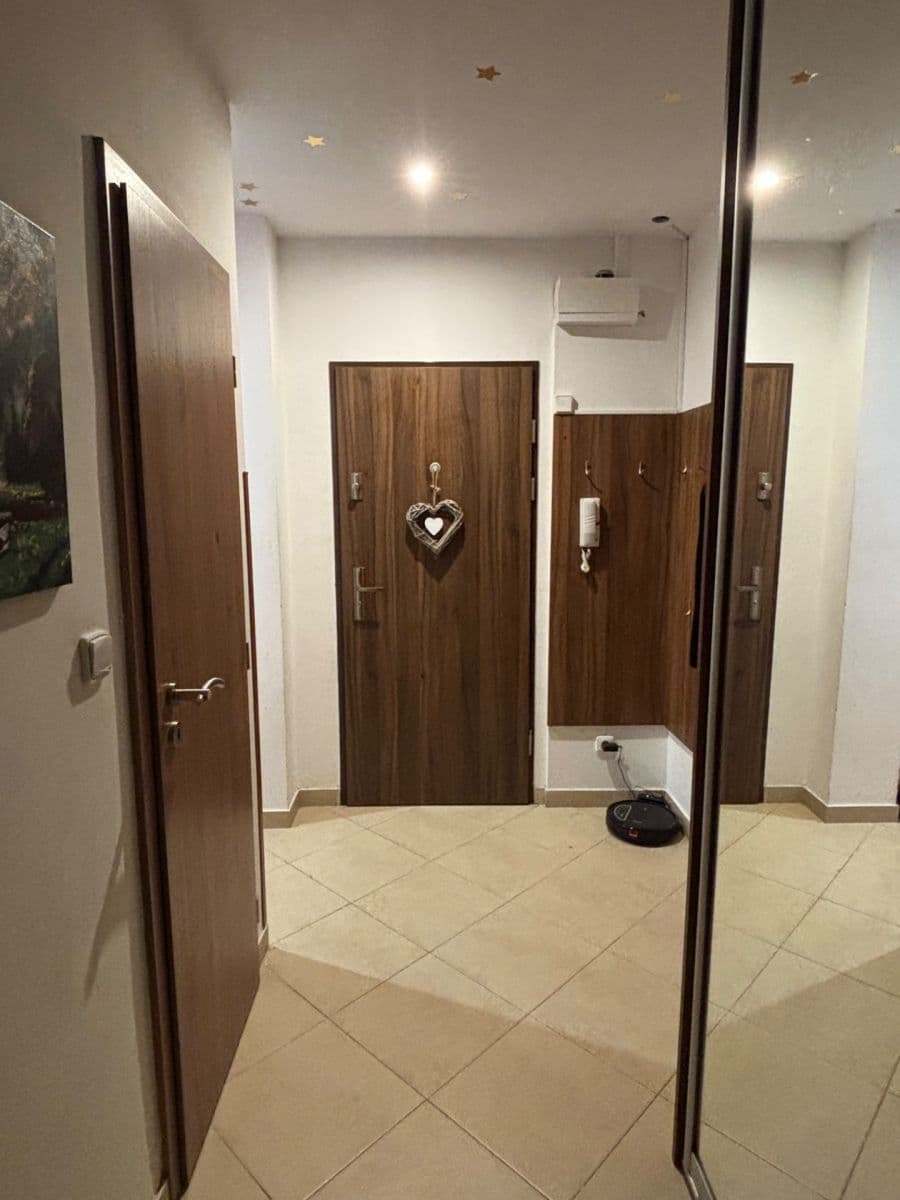 Prenájom bytu 3-izbový 80 m², U Lesíka, Tanvald, Liberecký kraj Prenájom bytu 3-izbový 80 m², U Lesíka, Tanvald, Liberecký kraj