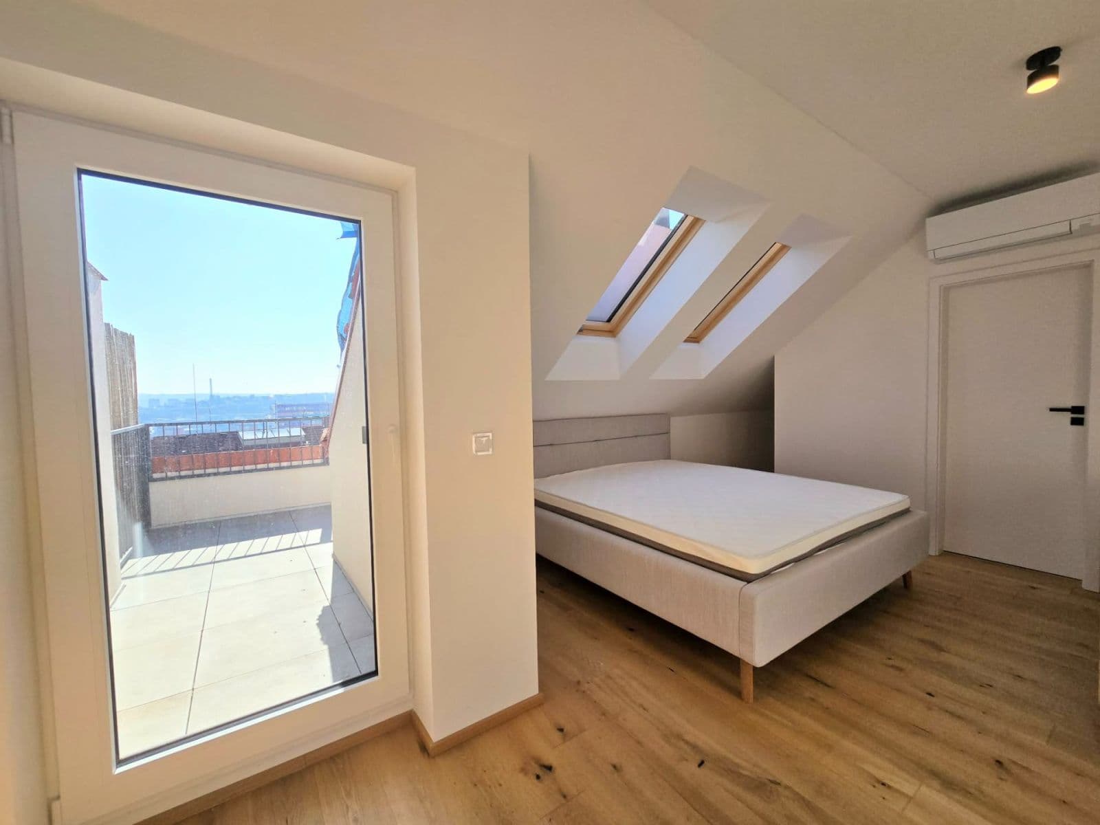 Predaj bytu 3-izbový 84 m², Ruská, Praha, Praha Predaj bytu 3-izbový 84 m², Ruská, Praha, Praha