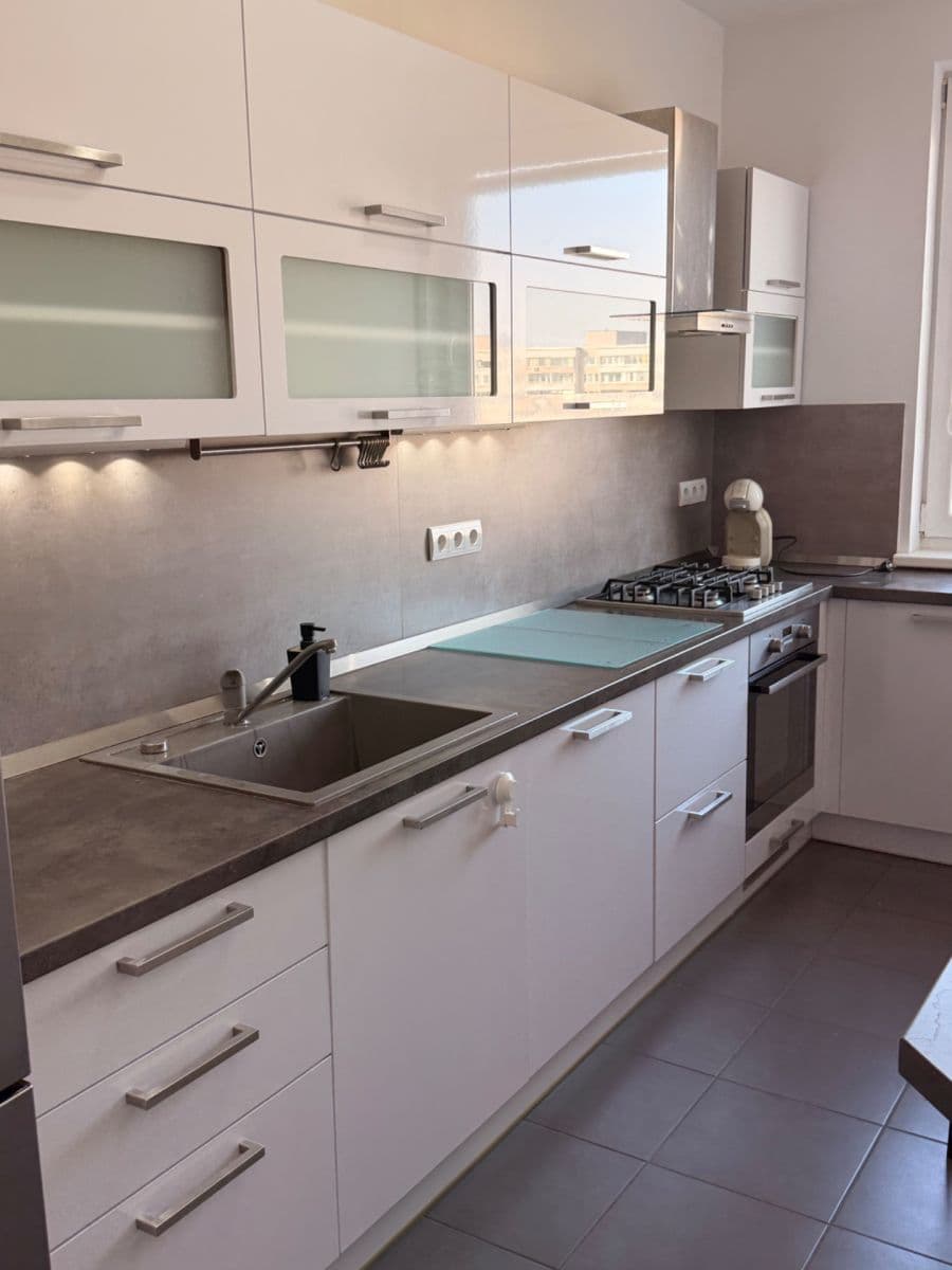 Prenájom bytu 3-izbový 77 m², Holíčska, Petržalka, Bratislavský kraj Prenájom bytu 3-izbový 77 m², Holíčska, Petržalka, Bratislavský kraj