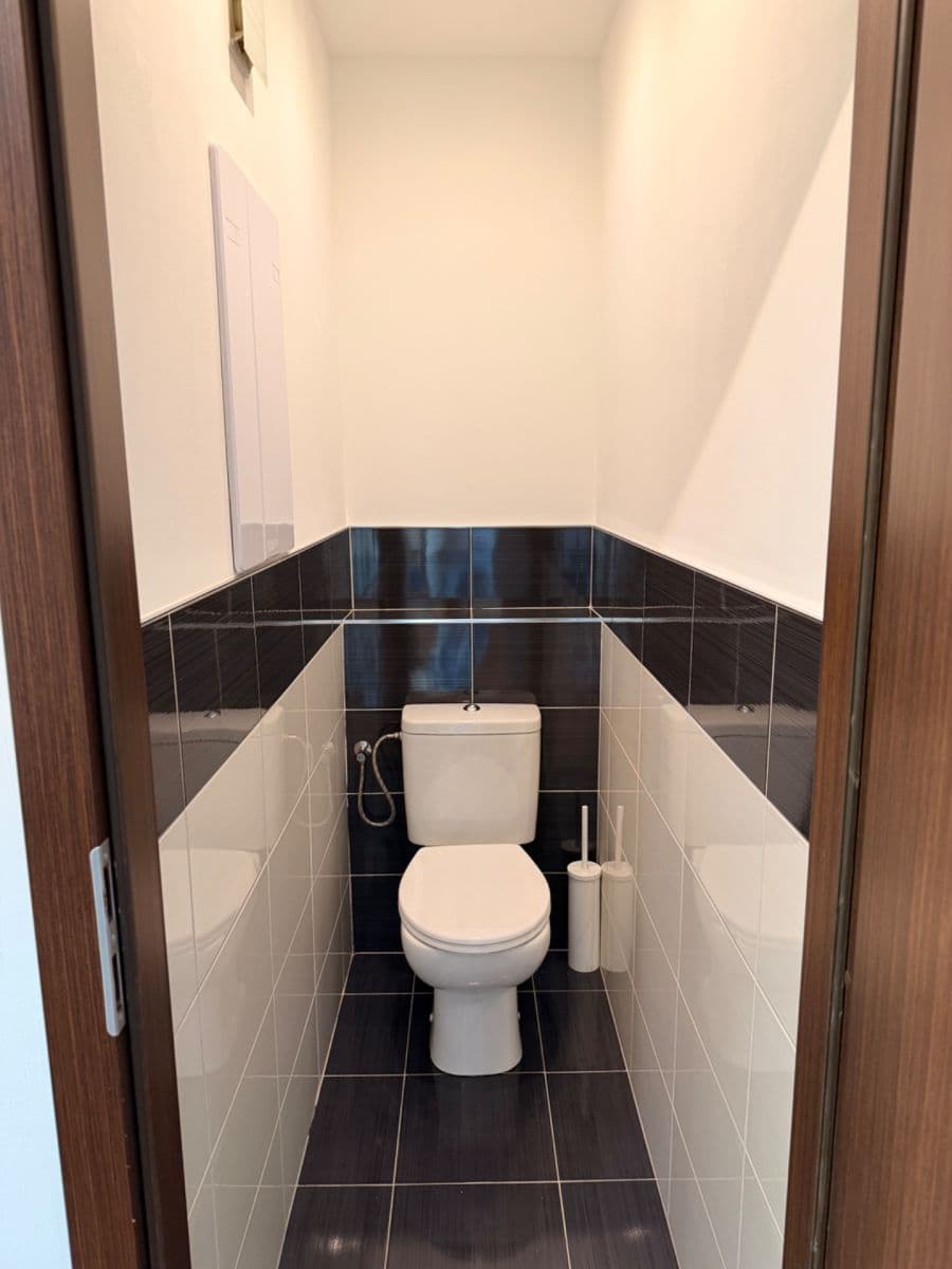 Prenájom bytu 3-izbový 77 m², Holíčska, Petržalka, Bratislavský kraj Prenájom bytu 3-izbový 77 m², Holíčska, Petržalka, Bratislavský kraj