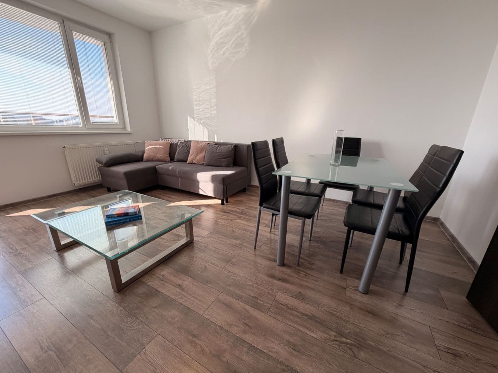 Prenájom bytu 3-izbový 77 m², Holíčska, Petržalka, Bratislavský kraj Prenájom bytu 3-izbový 77 m², Holíčska, Petržalka, Bratislavský kraj