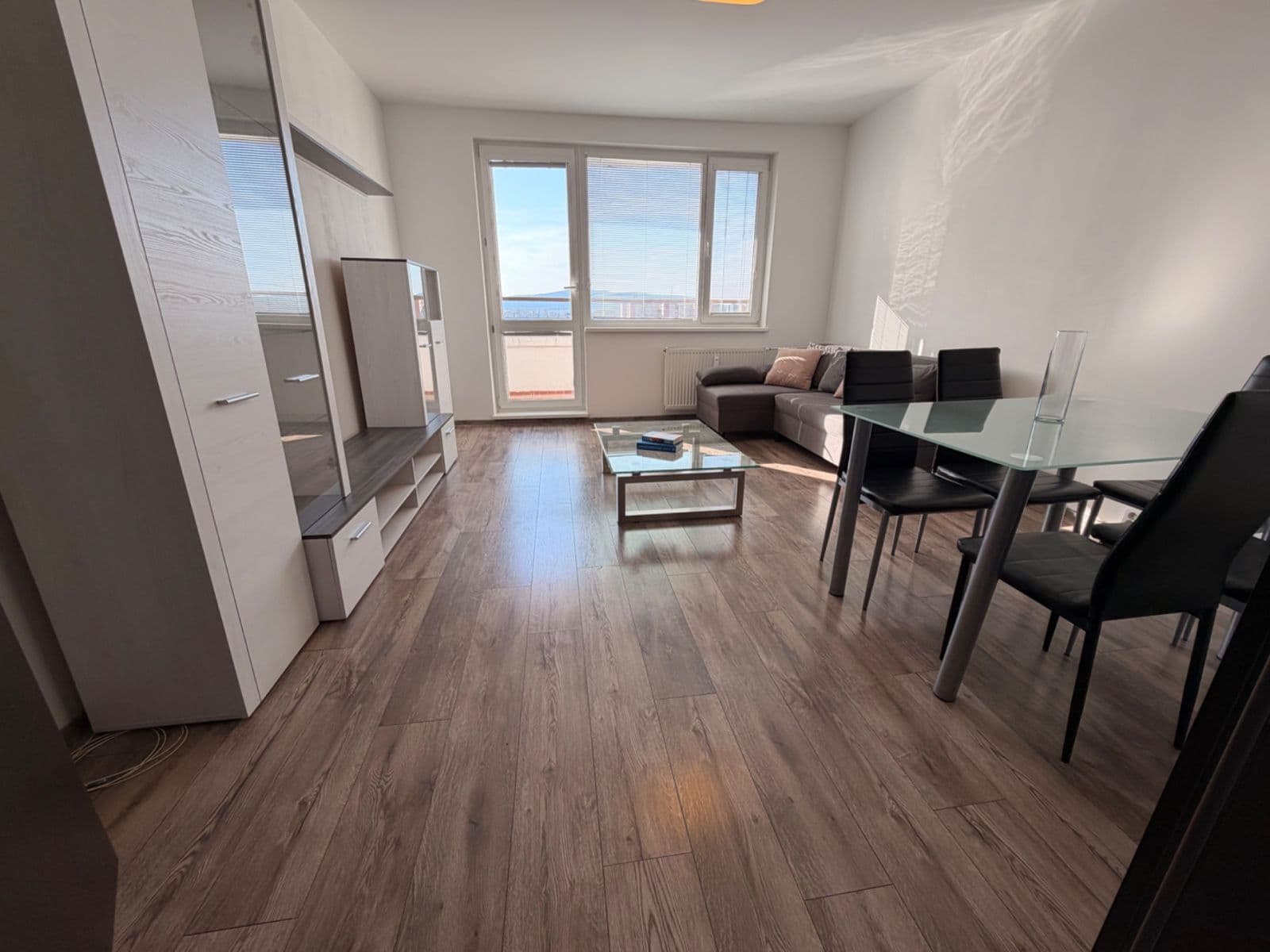 Prenájom bytu 3-izbový 77 m², Holíčska, Petržalka, Bratislavský kraj Prenájom bytu 3-izbový 77 m², Holíčska, Petržalka, Bratislavský kraj