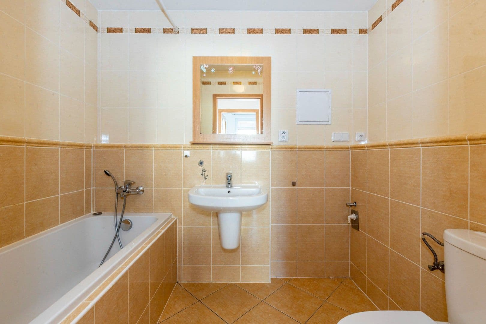 Prenájom bytu 2-izbový 38 m², Českodubská, Praha, Praha Prenájom bytu 2-izbový 38 m², Českodubská, Praha, Praha