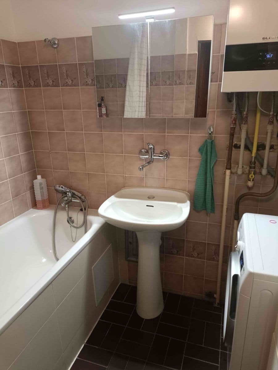 Prenájom bytu 3-izbový 74 m², U Strže, Praha, Praha Prenájom bytu 3-izbový 74 m², U Strže, Praha, Praha