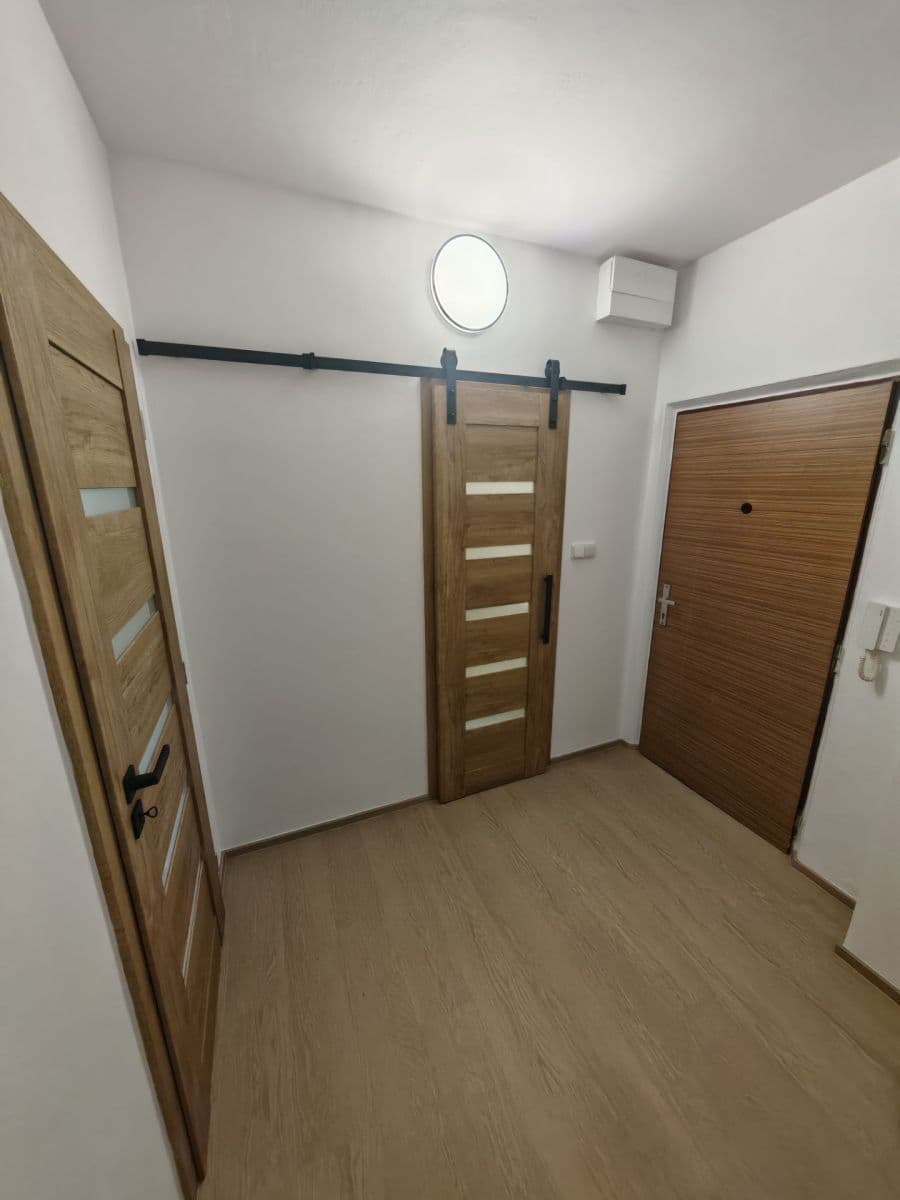 Prenájom bytu 1-izbový 27 m², Komenského, Plzeň, Plzeňský kraj Prenájom bytu 1-izbový 27 m², Komenského, Plzeň, Plzeňský kraj