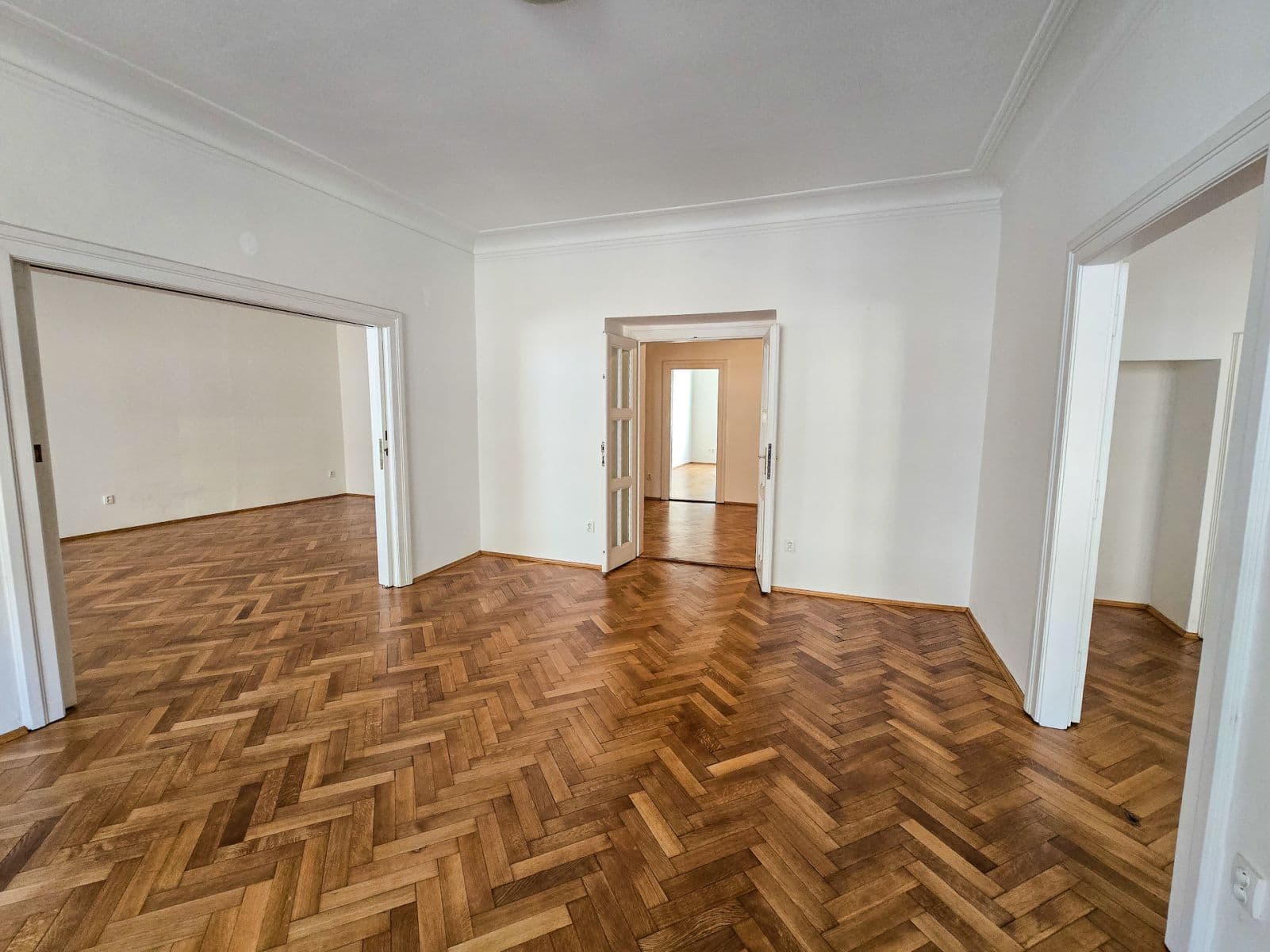 Prenájom bytu 5-izbový 175 m², Na Hutích, Praha, Praha Prenájom bytu 5-izbový 175 m², Na Hutích, Praha, Praha
