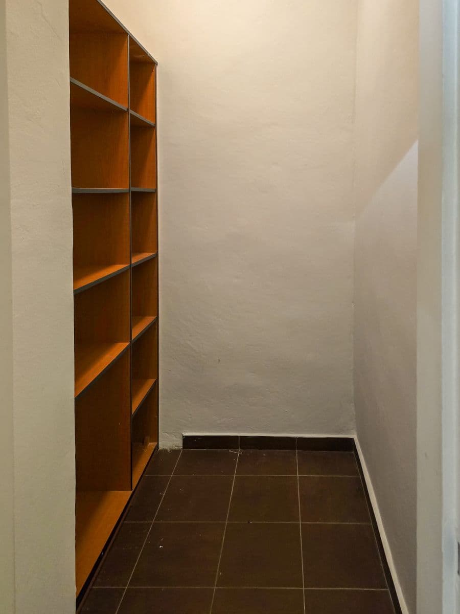 Prenájom bytu 5-izbový 175 m², Na Hutích, Praha, Praha Prenájom bytu 5-izbový 175 m², Na Hutích, Praha, Praha