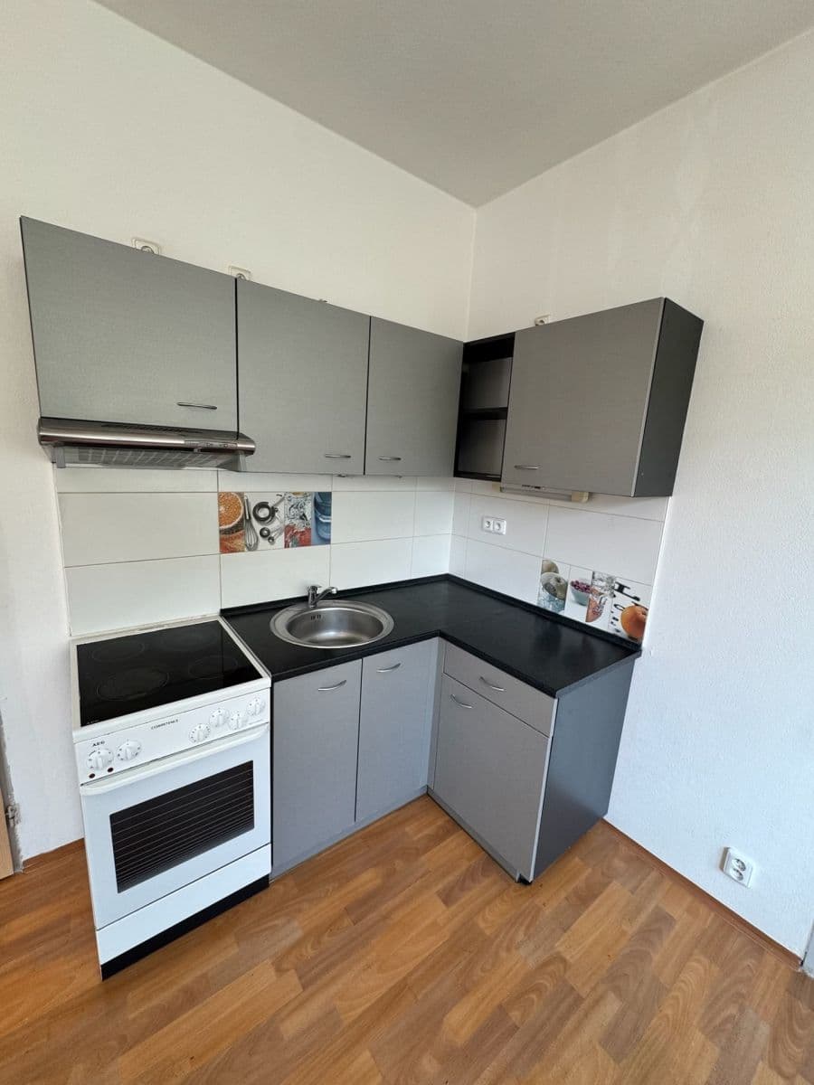 Prenájom bytu 2-izbový 42 m², Jamborova, Brno, Jihomoravský kraj Prenájom bytu 2-izbový 42 m², Jamborova, Brno, Jihomoravský kraj