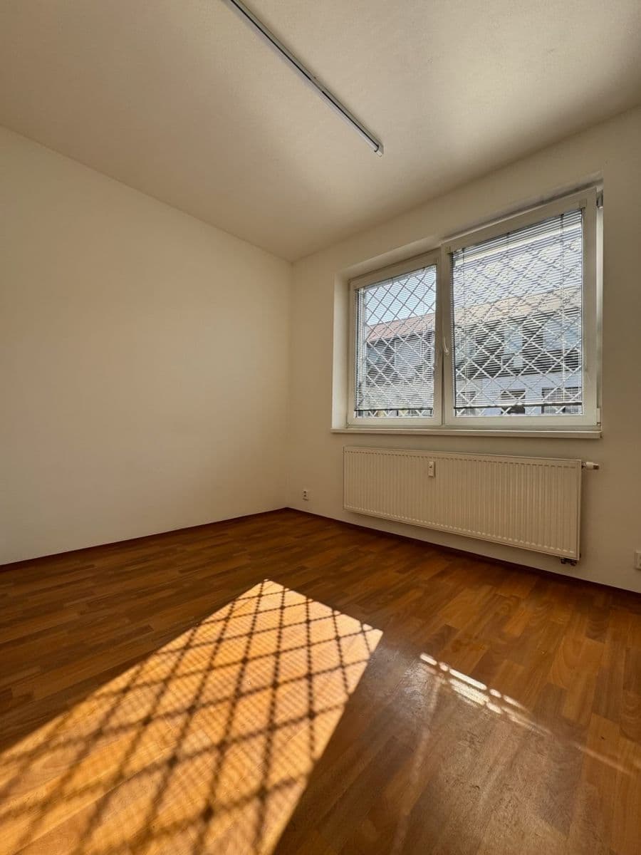 Prenájom bytu 2-izbový 42 m², Jamborova, Brno, Jihomoravský kraj Prenájom bytu 2-izbový 42 m², Jamborova, Brno, Jihomoravský kraj