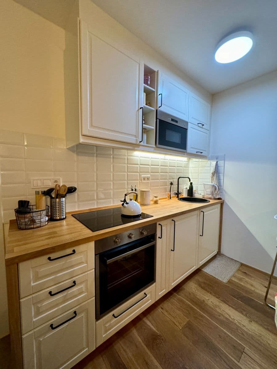 Prenájom bytu 1-izbový 24 m², Perucká, Praha, Praha Prenájom bytu 1-izbový 24 m², Perucká, Praha, Praha