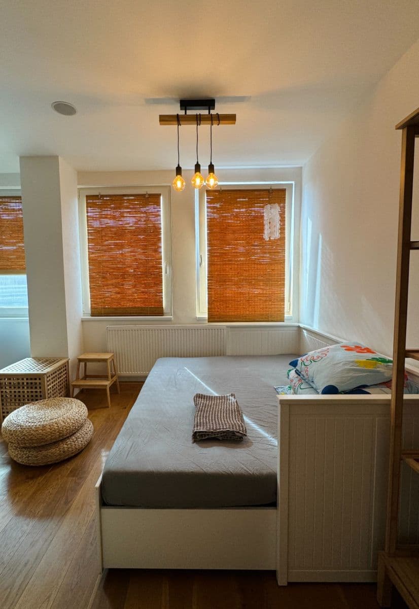 Prenájom bytu 1-izbový 24 m², Perucká, Praha, Praha Prenájom bytu 1-izbový 24 m², Perucká, Praha, Praha