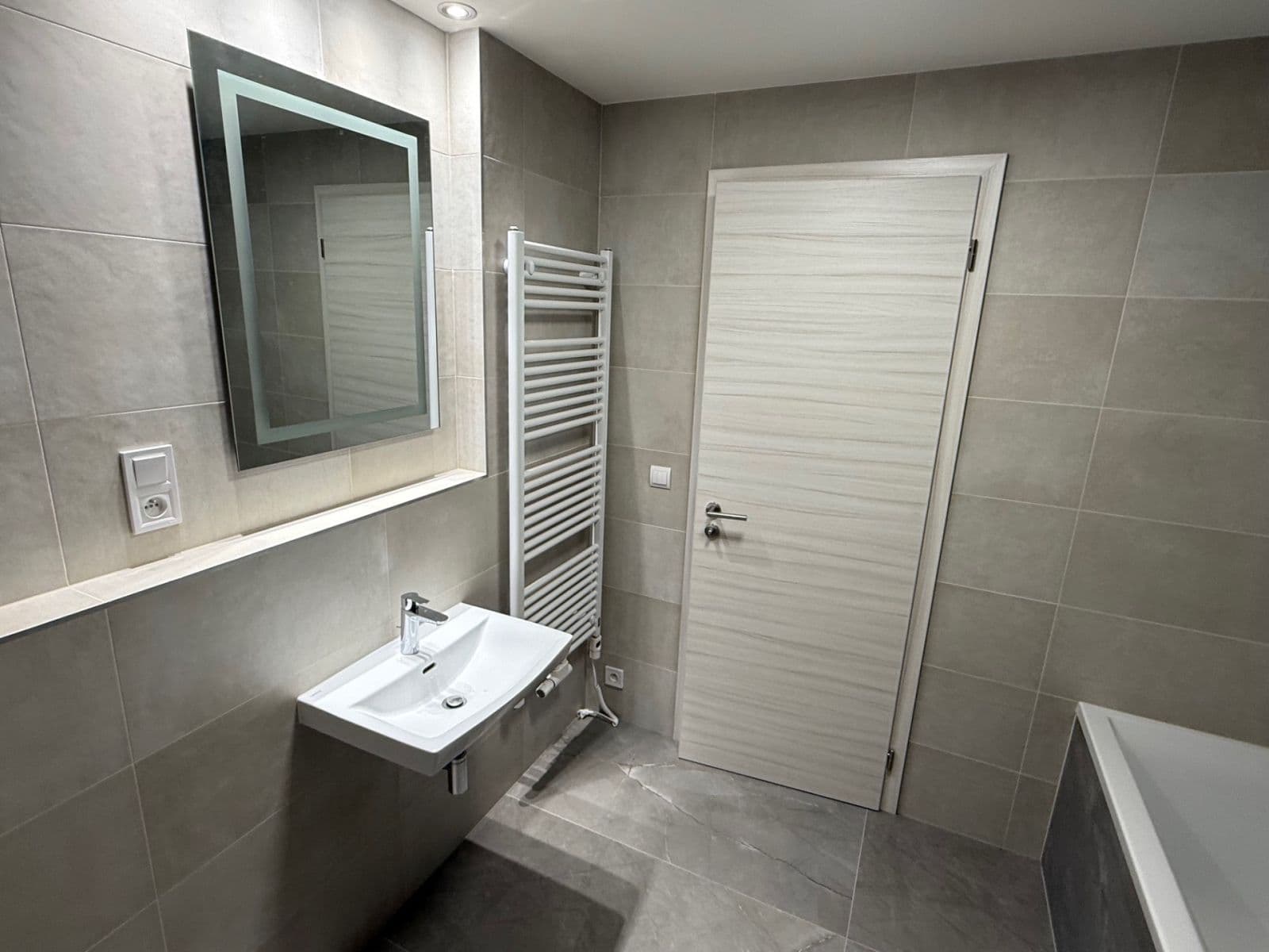 Prenájom bytu 3-izbový 82 m², Mazurská, Praha, Praha Prenájom bytu 3-izbový 82 m², Mazurská, Praha, Praha