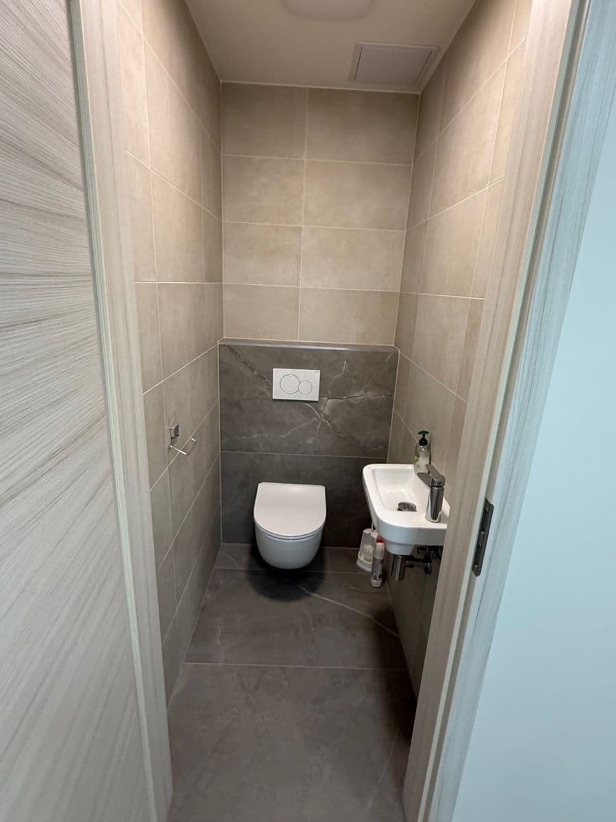 Prenájom bytu 3-izbový 82 m², Mazurská, Praha, Praha Prenájom bytu 3-izbový 82 m², Mazurská, Praha, Praha