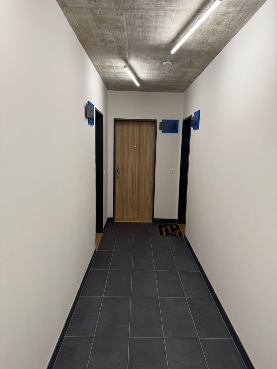 Prenájom bytu 3-izbový 82 m², Mazurská, Praha, Praha Prenájom bytu 3-izbový 82 m², Mazurská, Praha, Praha