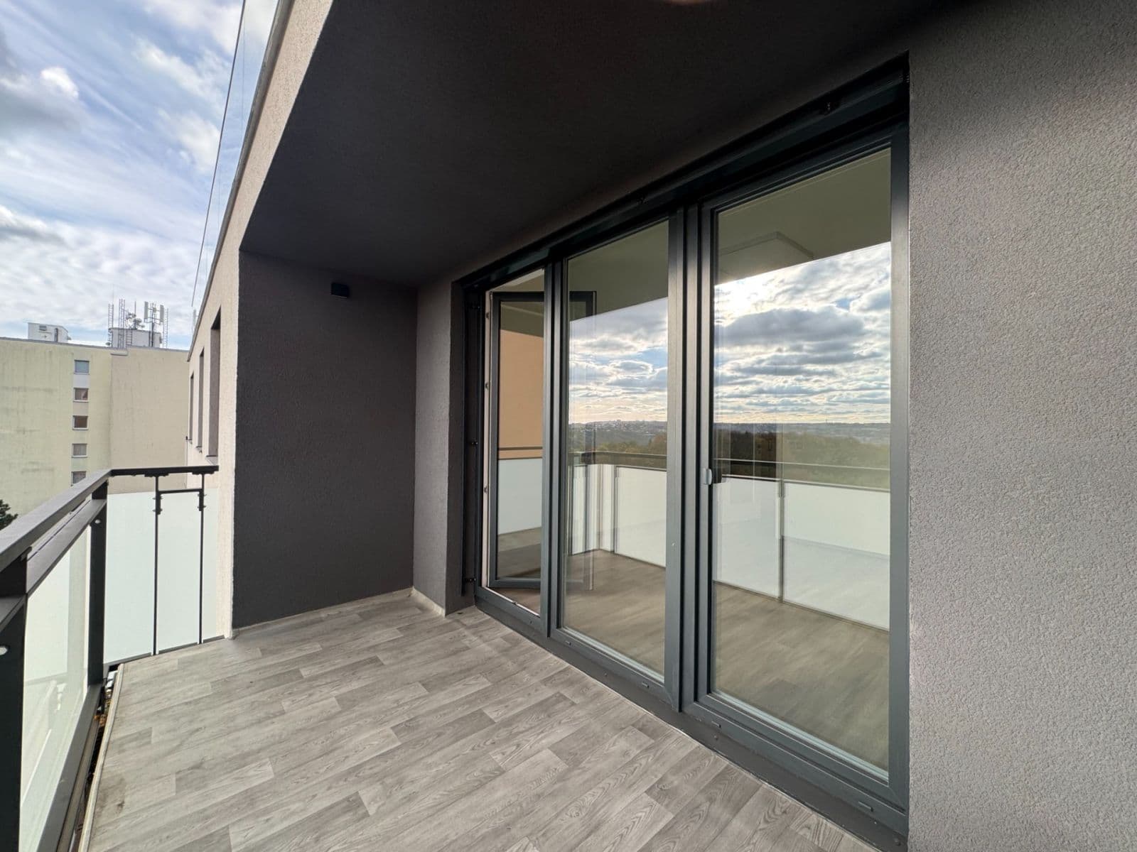 Prenájom bytu 3-izbový 82 m², Mazurská, Praha, Praha Prenájom bytu 3-izbový 82 m², Mazurská, Praha, Praha