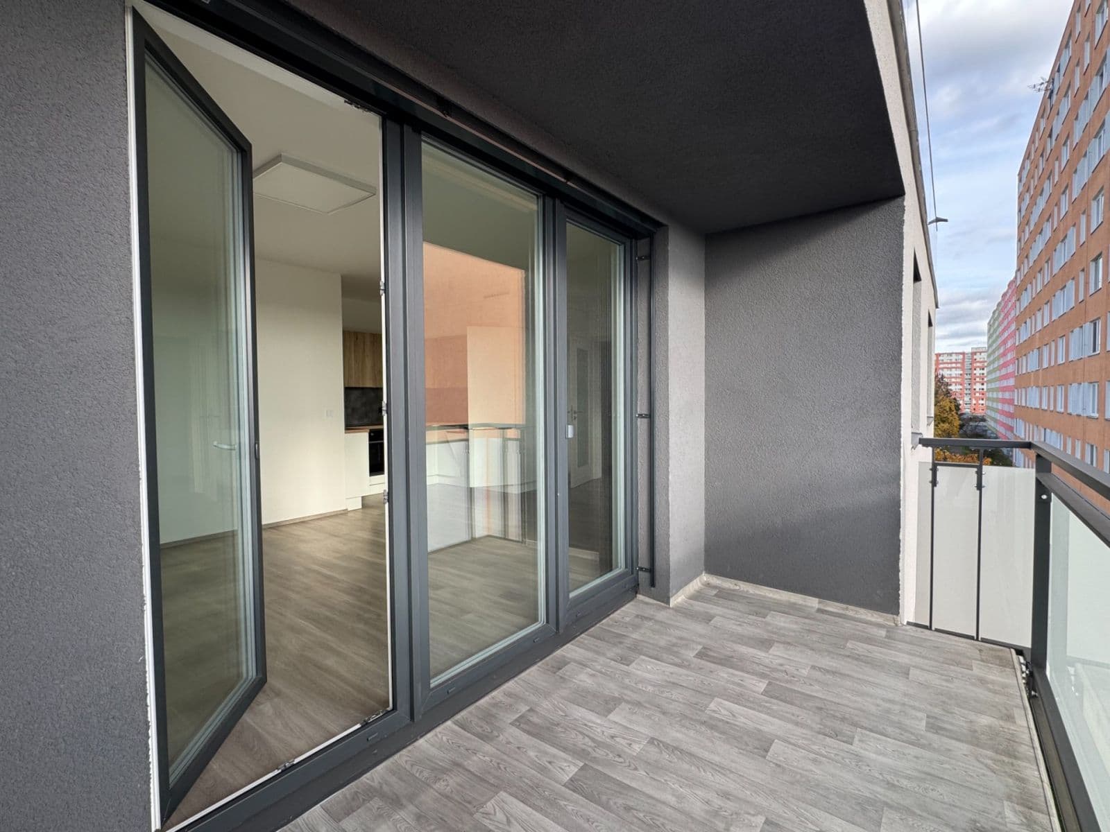 Prenájom bytu 3-izbový 82 m², Mazurská, Praha, Praha Prenájom bytu 3-izbový 82 m², Mazurská, Praha, Praha