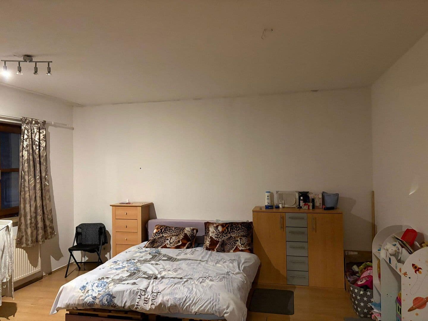 Prenájom bytu 4-izbový 105 m², Burglengenfeld, Bavorsko Prenájom bytu 4-izbový 105 m², Burglengenfeld, Bavorsko