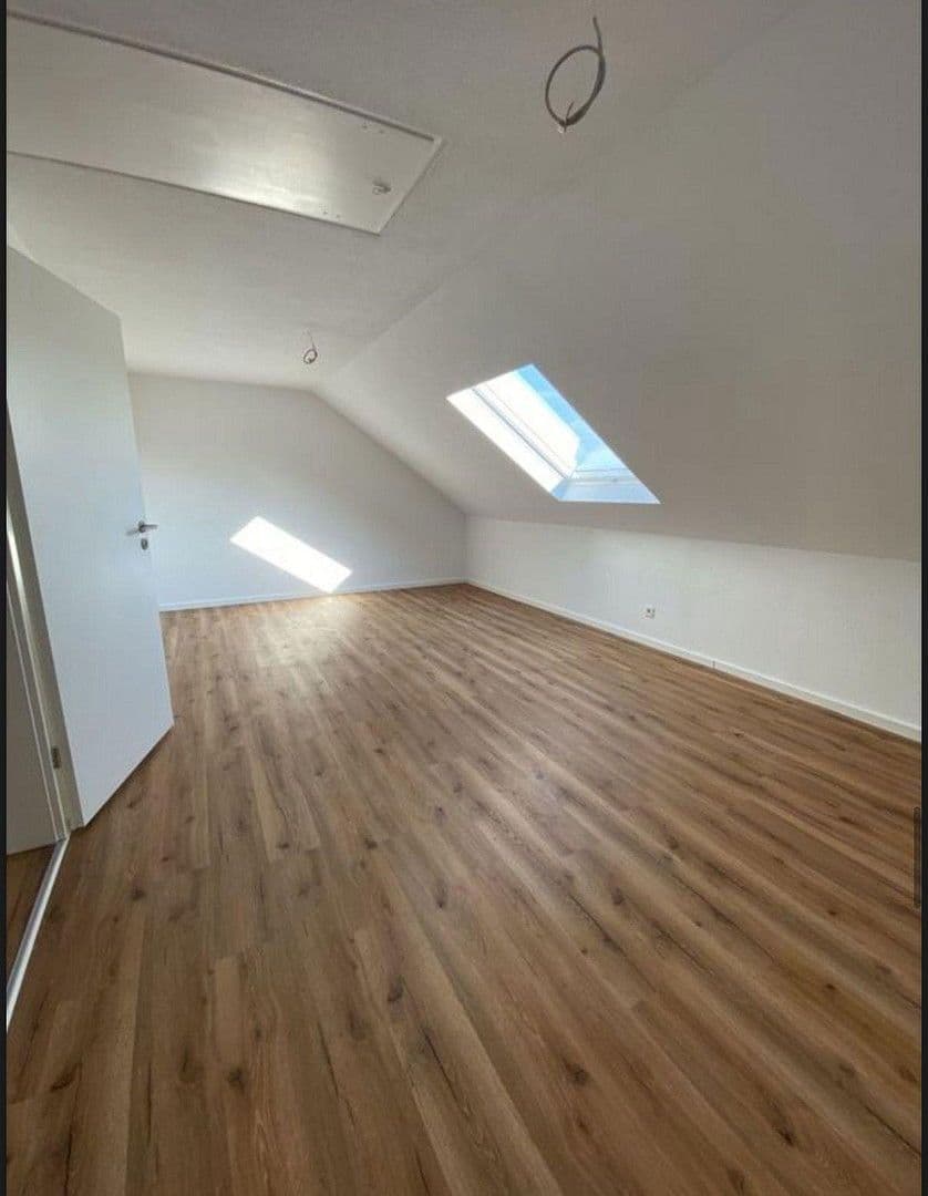 Prenájom bytu 2-izbový 90 m², Sankt-Catharina-Straße 10, Grabenstetten, Bádensko-Wurttembersko Prenájom bytu 2-izbový 90 m², Sankt-Catharina-Straße 10, Grabenstetten, Bádensko-Wurttembersko