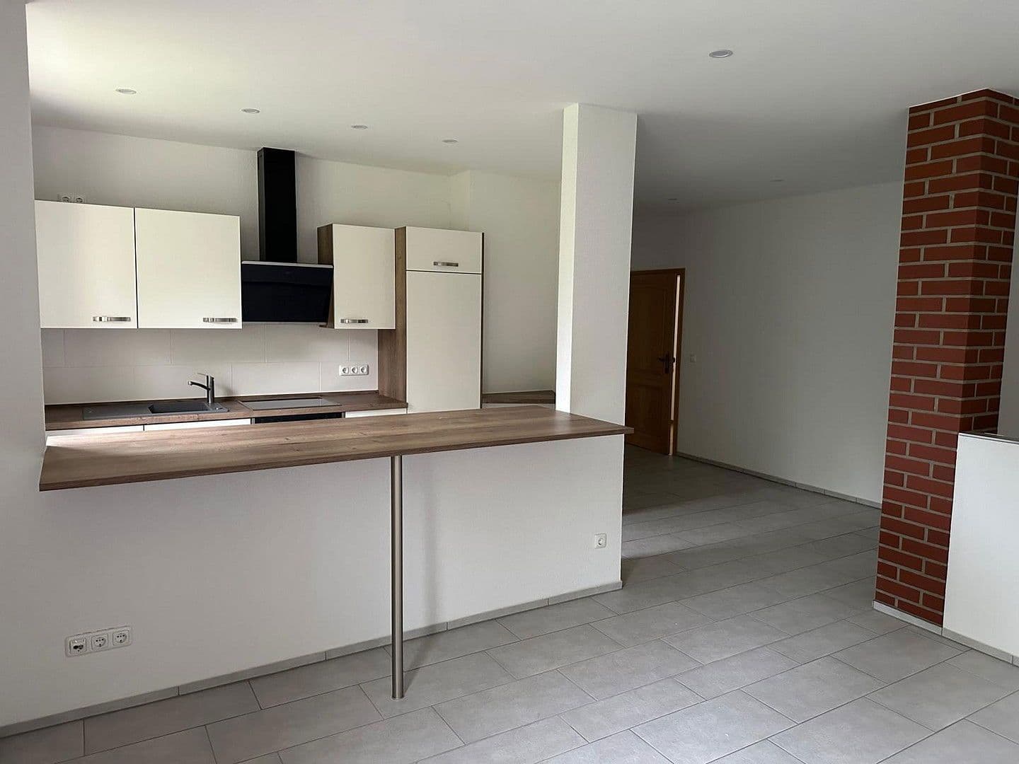 Predaj domu 655 m², pozemek 865 m², Lindenstr. 18, Brahlstorf, Meklenbursko-Predpomoransko Predaj domu 655 m², pozemek 865 m², Lindenstr. 18, Brahlstorf, Meklenbursko-Predpomoransko