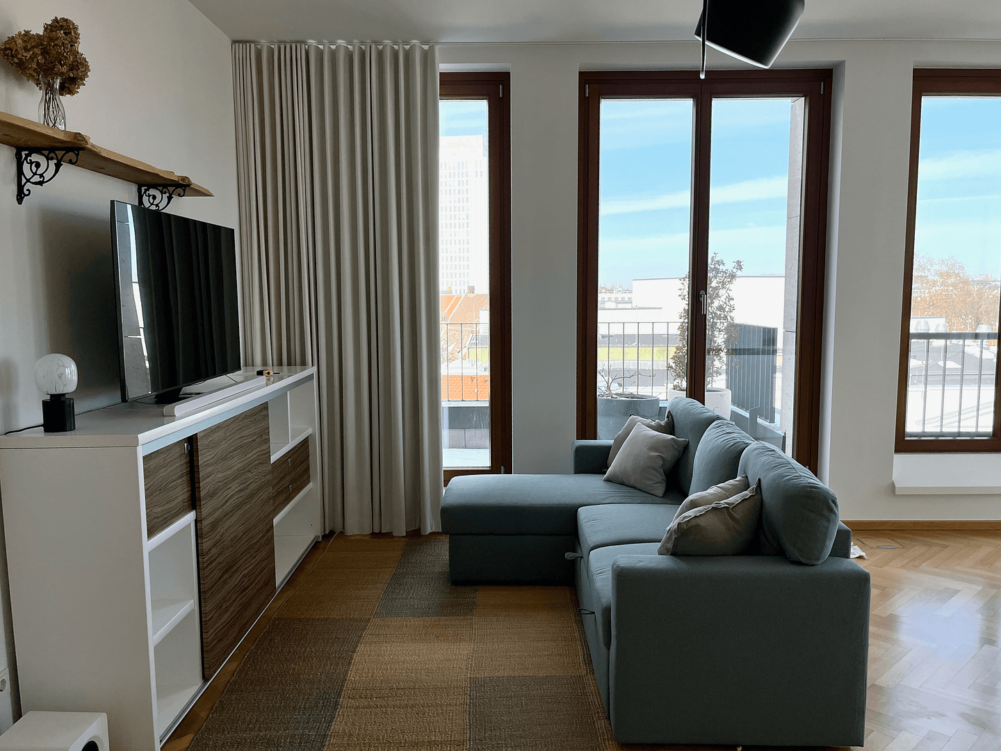 Prenájom bytu 3-izbový 120 m², Berlin, Berlín Prenájom bytu 3-izbový 120 m², Berlin, Berlín