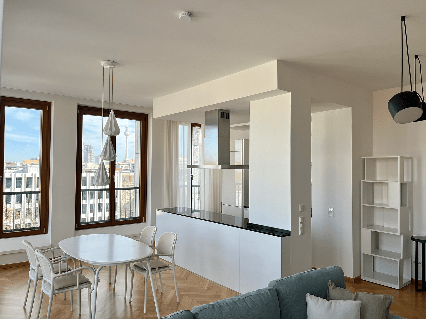 Prenájom bytu 3-izbový 120 m², Berlin, Berlín Prenájom bytu 3-izbový 120 m², Berlin, Berlín