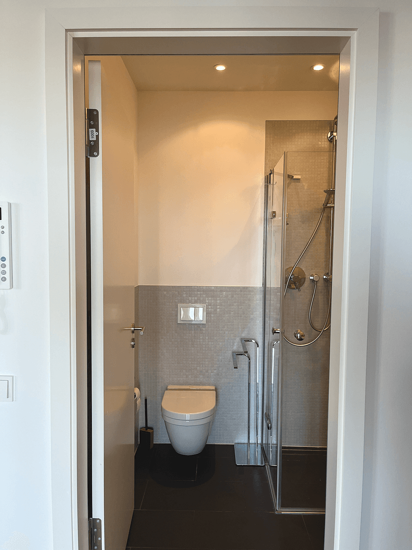 Prenájom bytu 3-izbový 120 m², Berlin, Berlín Prenájom bytu 3-izbový 120 m², Berlin, Berlín