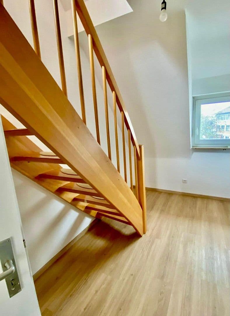 Prenájom bytu 4-izbový 64 m², Stuttgart, Bádensko-Wurttembersko Prenájom bytu 4-izbový 64 m², Stuttgart, Bádensko-Wurttembersko