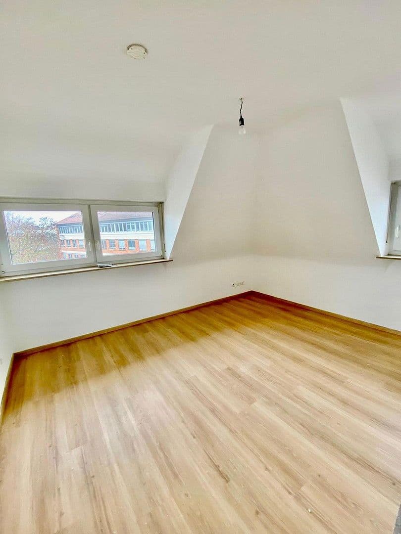 Prenájom bytu 4-izbový 64 m², Stuttgart, Bádensko-Wurttembersko Prenájom bytu 4-izbový 64 m², Stuttgart, Bádensko-Wurttembersko
