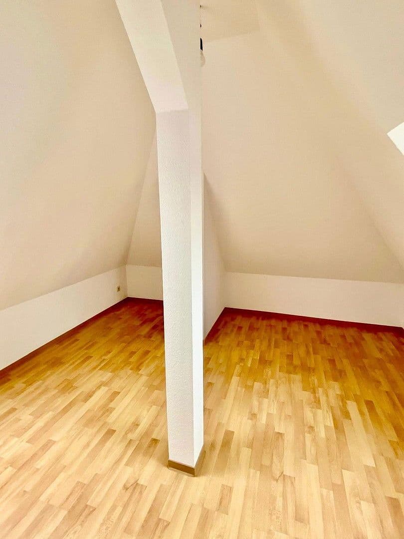 Prenájom bytu 4-izbový 64 m², Stuttgart, Bádensko-Wurttembersko Prenájom bytu 4-izbový 64 m², Stuttgart, Bádensko-Wurttembersko