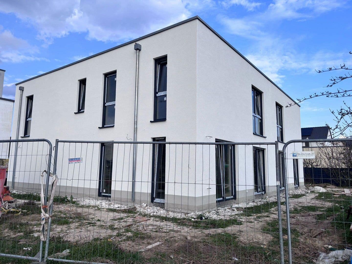 Predaj domu 173 m², pozemek 272 m², Im Kisselfließ 15a, Laudenbach, Bádensko-Wurttembersko Predaj domu 173 m², pozemek 272 m², Im Kisselfließ 15a, Laudenbach, Bádensko-Wurttembersko