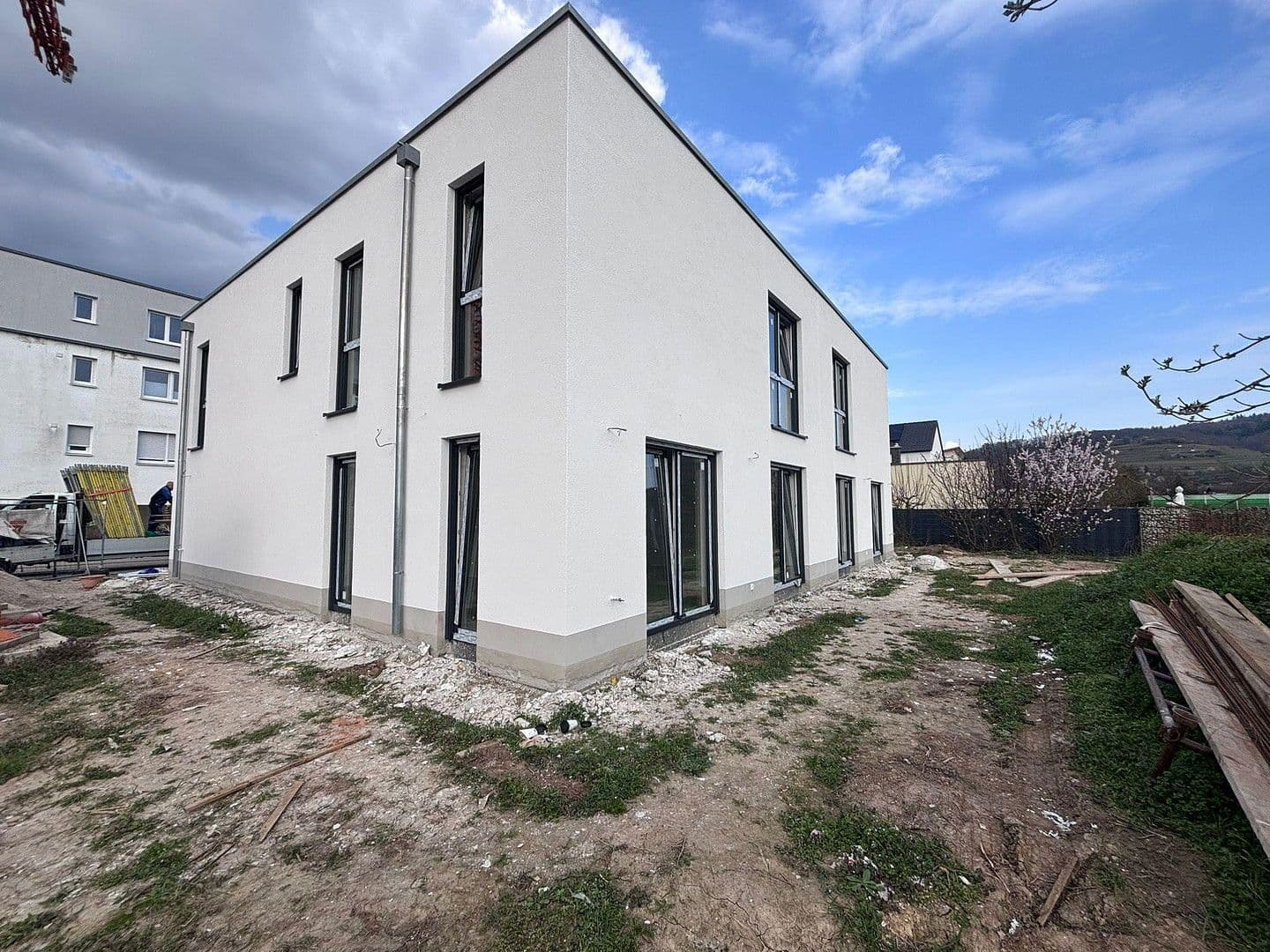 Predaj domu 173 m², pozemek 272 m², Im Kisselfließ 15a, Laudenbach, Bádensko-Wurttembersko Predaj domu 173 m², pozemek 272 m², Im Kisselfließ 15a, Laudenbach, Bádensko-Wurttembersko