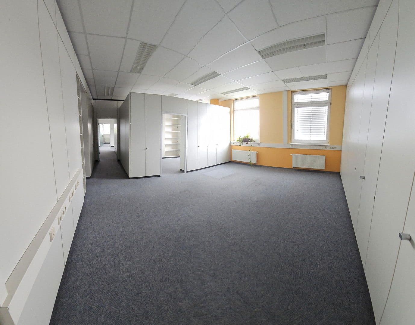 Prenájom kancelárie 500 m², Esslingen am Neckar, Bádensko-Wurttembersko Prenájom kancelárie 500 m², Esslingen am Neckar, Bádensko-Wurttembersko