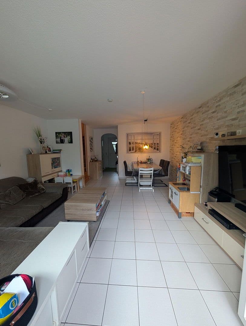 Predaj domu 107 m², pozemek 178 m², Nidderau, Hesensko Predaj domu 107 m², pozemek 178 m², Nidderau, Hesensko