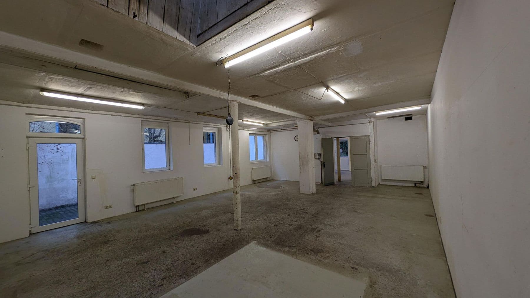 Prenájom nebytového priestoru 141 m², Hannover, Dolné Sasko Prenájom nebytového priestoru 141 m², Hannover, Dolné Sasko